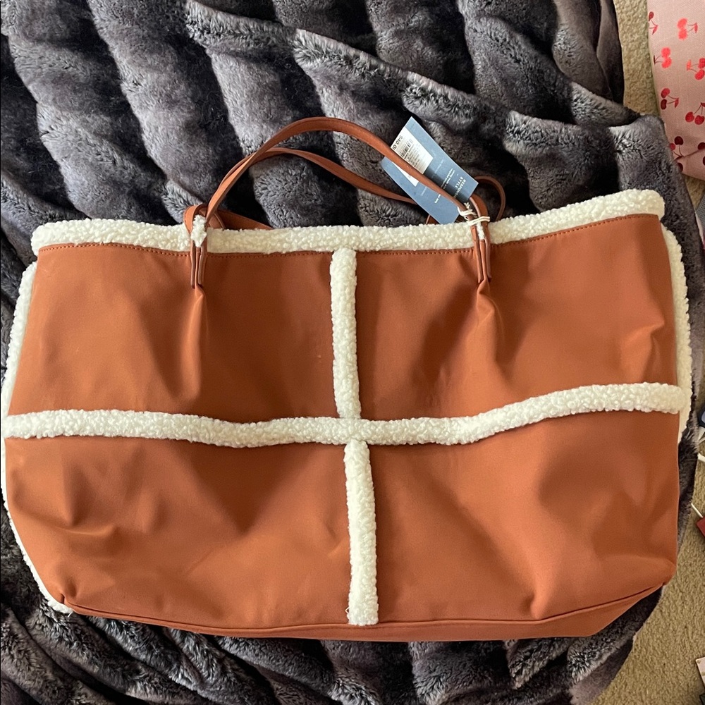 Universal Thread Large Leather Tan Tote with Cream Fur Trim